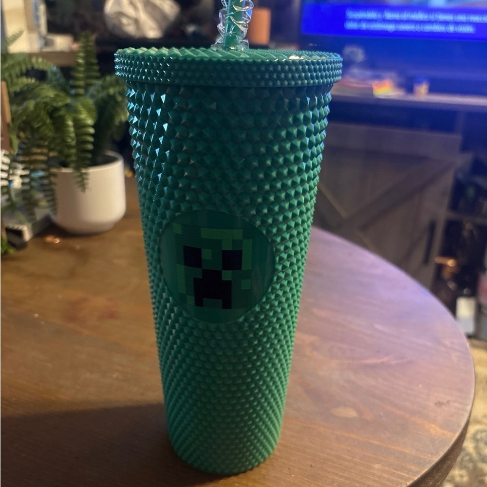 Green Studded Tumbler with Creeper Design